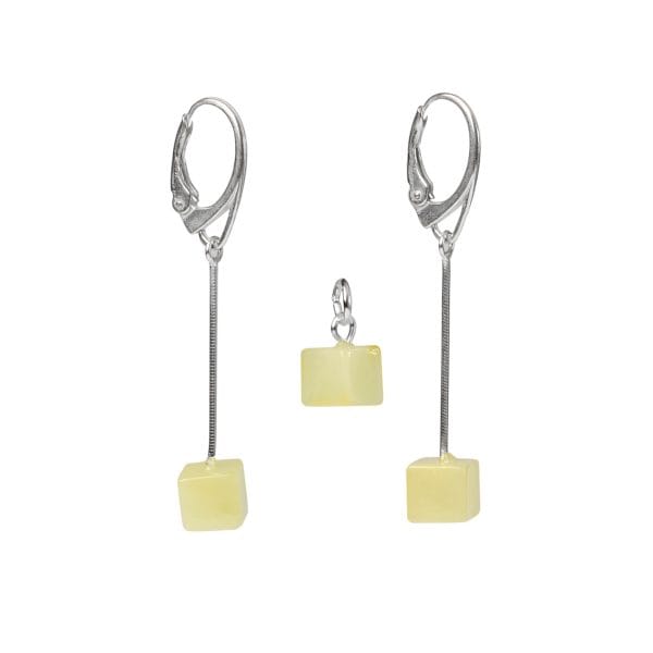 Kubo formos gintarinis rinkinys.