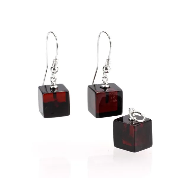 Kubo formos gintarinis rinkinys.