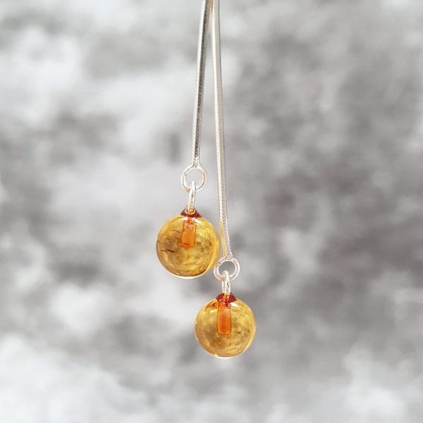 Baltijos gintaro pakabukas "Sesutės"