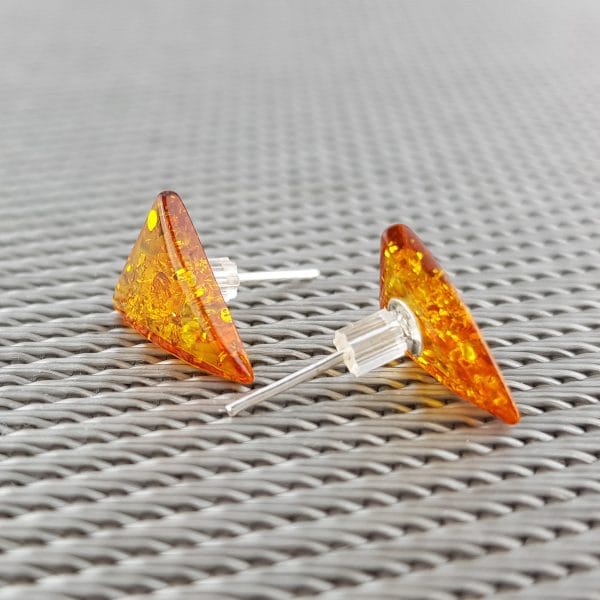 Trikampiai Gintaro Auskarai