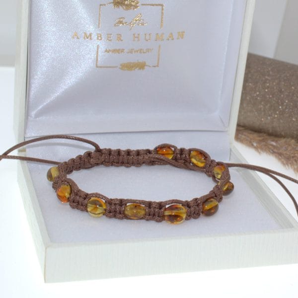 Apyrankė su įpintais gintarėliais "Sėkmės ratas"