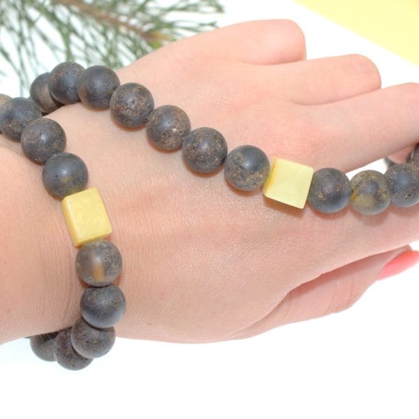 Stambus vėrinys ir apyrankė 