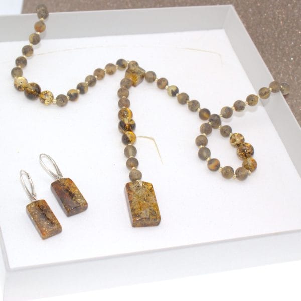 Vėrinys, apyrankė ir auskarai "Mėta"