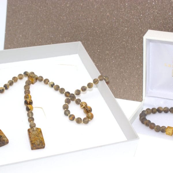 Vėrinys, apyrankė ir auskarai "Mėta"