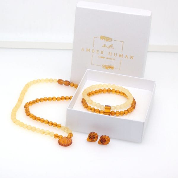 Vėrinys, apyrankė ir auskarai 