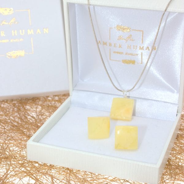 Auskarai ir pakabukas 