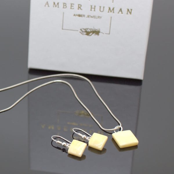 Auskarai ir pakabutis