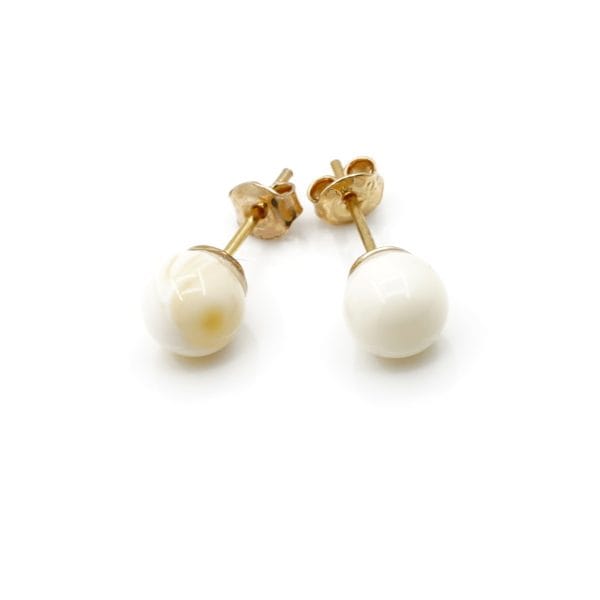 Balti auskarai "Vinukai"