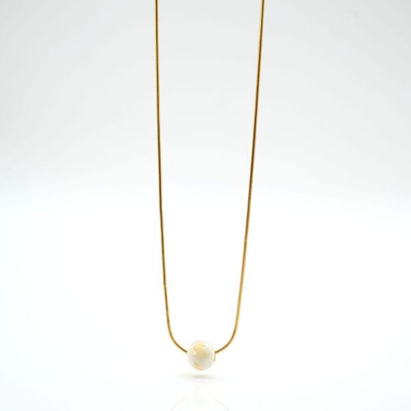 Perveriamas baltas pakabukas 