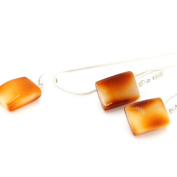 Pakabuko ir auskarų komplektas "Šogeten"